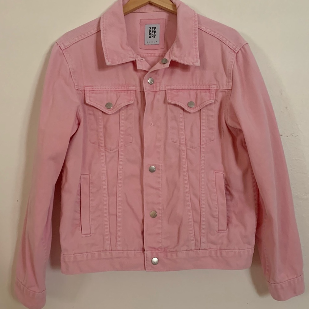 cute light pink denim jacket | 90s vibes 💖